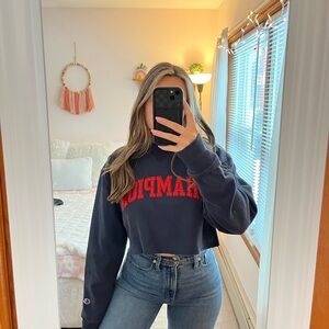 Vintage Champion Women's Navy Blue Cropped Sweatshirt